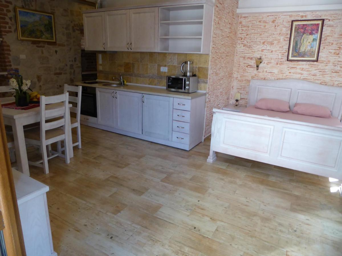 Apartaments Charlie Chaplin Kotor Exterior foto